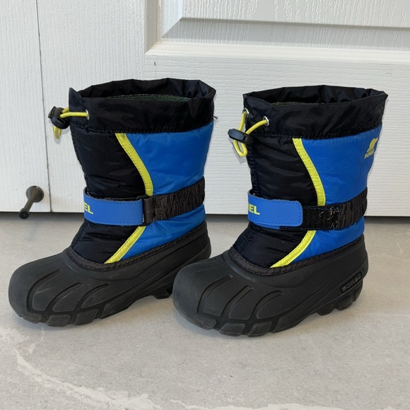 Kids SOREL winter boots worn for only one season - Picture 2 of 11